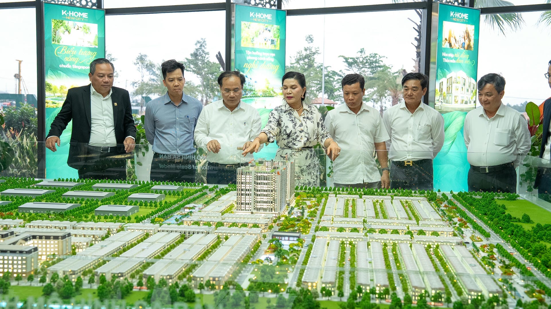 Đoàn công tác Bộ Xây dựng và tỉnh Bình Dương bất ngờ trước tiến độ xây dựng dự án K-Home New City