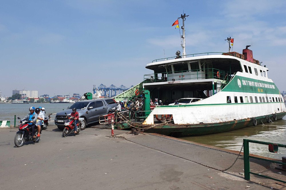 Tuy nhiên, vào các dịp lễ, tết, khu vực này thường xuyên xảy ra tình trạng ùn tắc kéo dài hàng giờ đồng hồ, ảnh hưởng đến sinh hoạt và sản xuất của người dân.