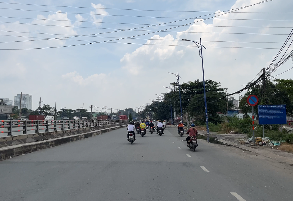 Đường Nguyễn Thị Định dẫn vào phà Cát Lái hiện nay