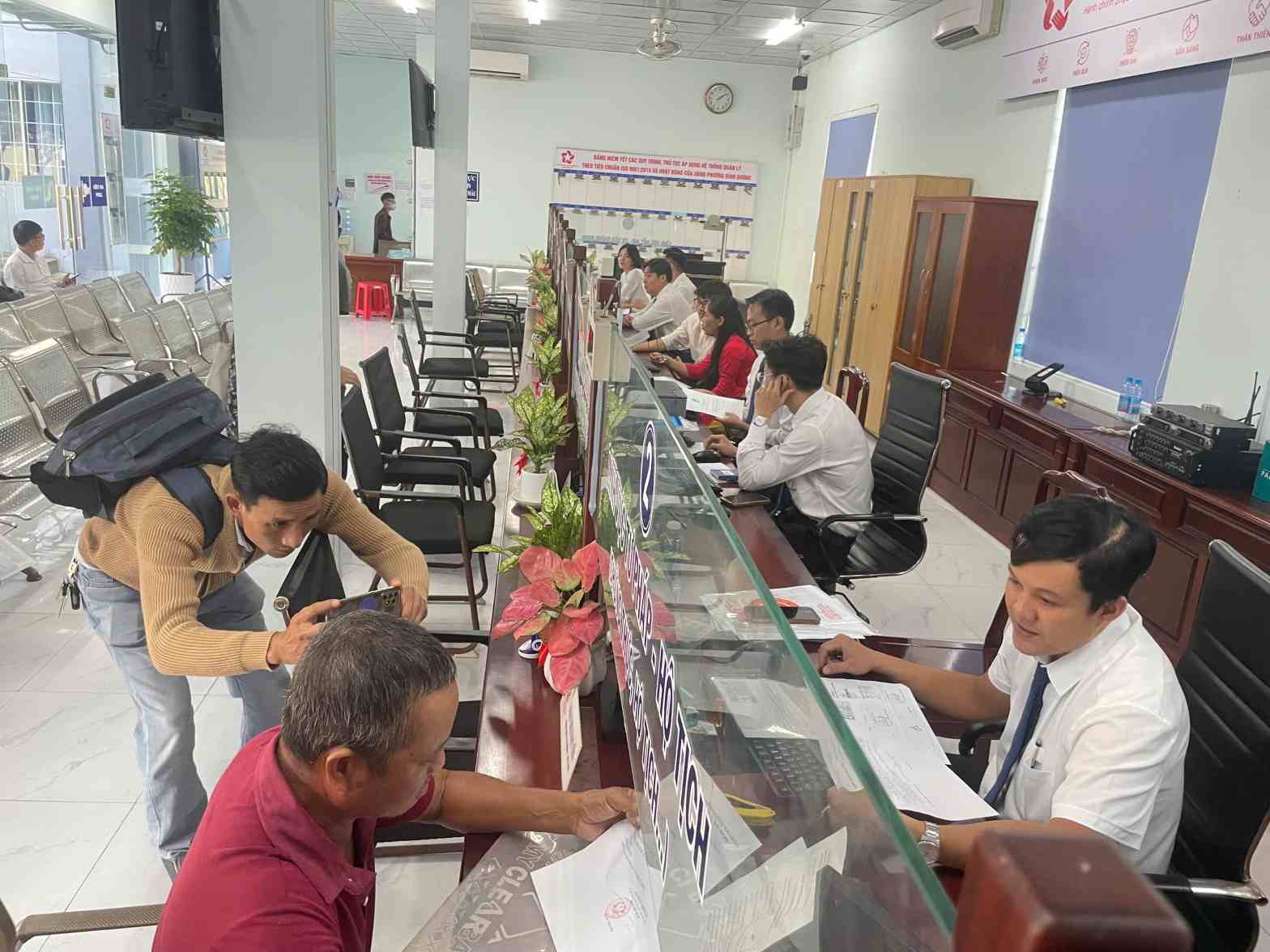 Người dân không còn phải làm giấy xác nhận tình trạng bất động sản sau khi Bình Dương sáp nhập vào TPHCM. Ảnh: Đình Trọng