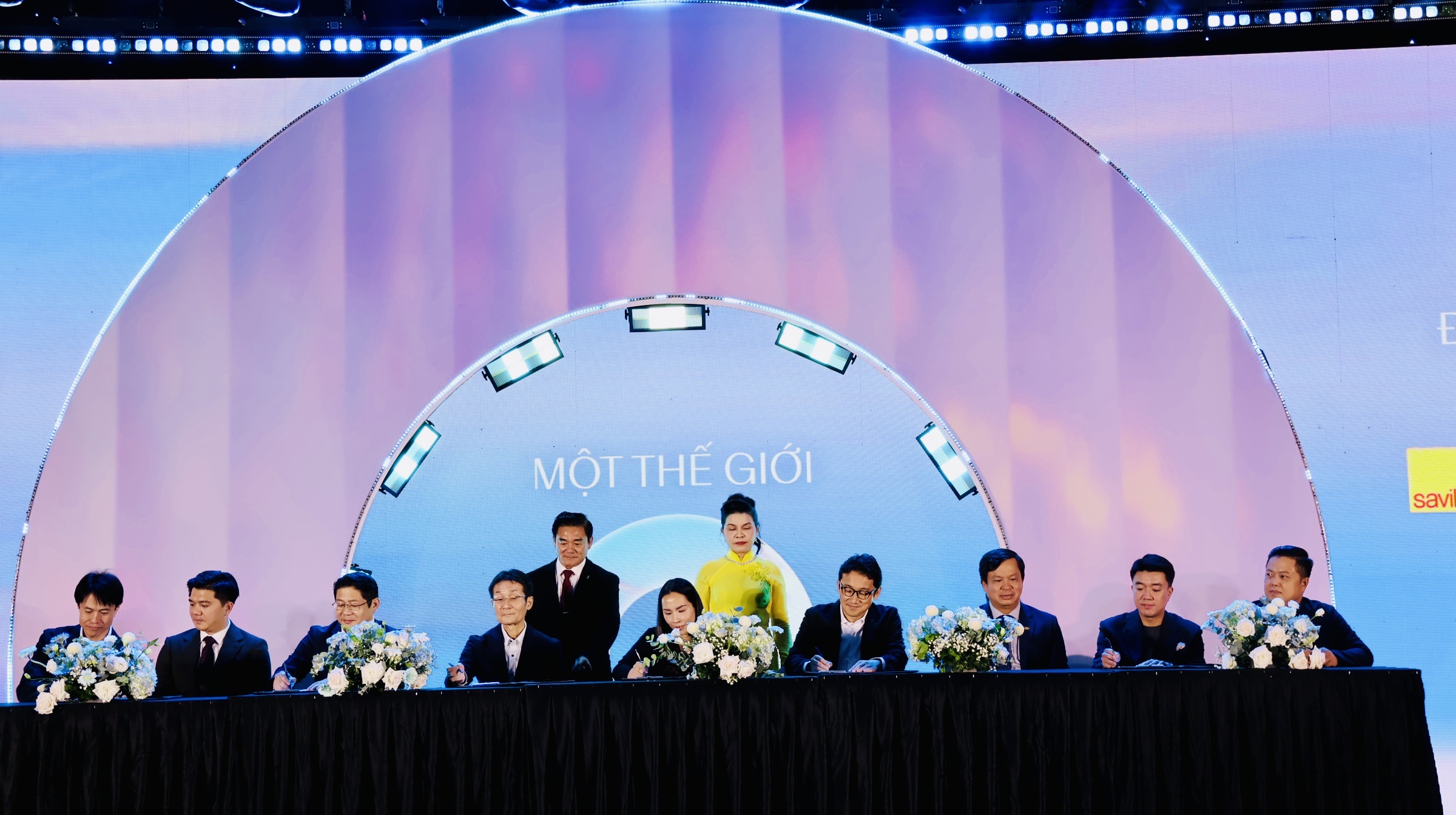 Ký kết hợp tác giữa các nhà đầu tư và nhà thầu thi công  ẢNH: ĐỖ TRƯỜNG