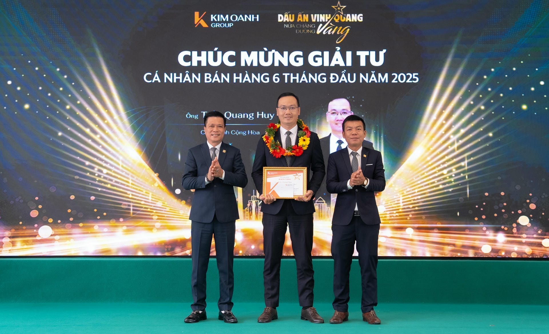 Ông Trần Quang Huy - Nhóm 2 - Phòng 1 - Chi nhánh Cộng Hòa được vinh danh với Giải Tư - Cá nhân bán hàng 6 tháng đầu năm 2025.