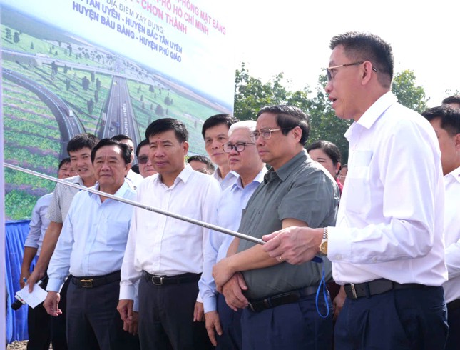 Thủ tướng Phạm Minh Chính nghe báo cáo về dự án